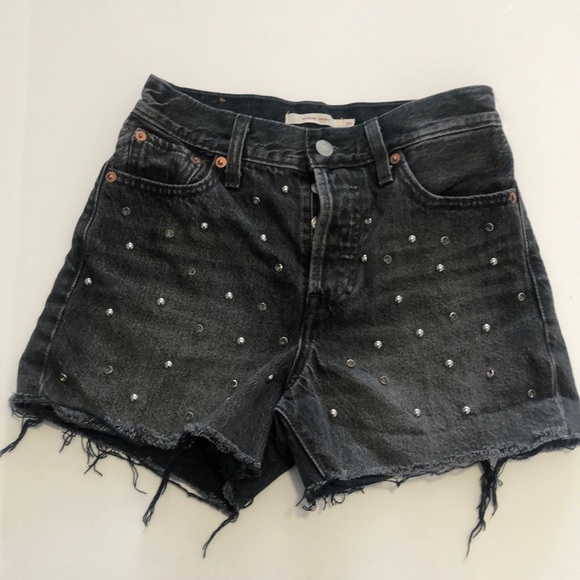 Levi’s Wedgie Short Studded Black Distressed Denim - Picture 2 of 7